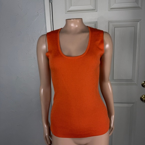 St. John Sweaters - St John Women's Top S Sleeveless Sweater Shirt Tank Blouse Top Knit Scoop W3-19